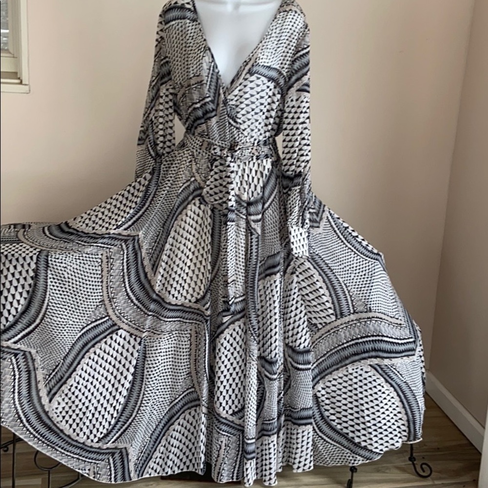 Dress - Picture 3 of 5